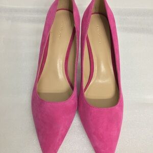 Ann Taylor suede Fuchsia Eryn Pumps Heels Size 8.5